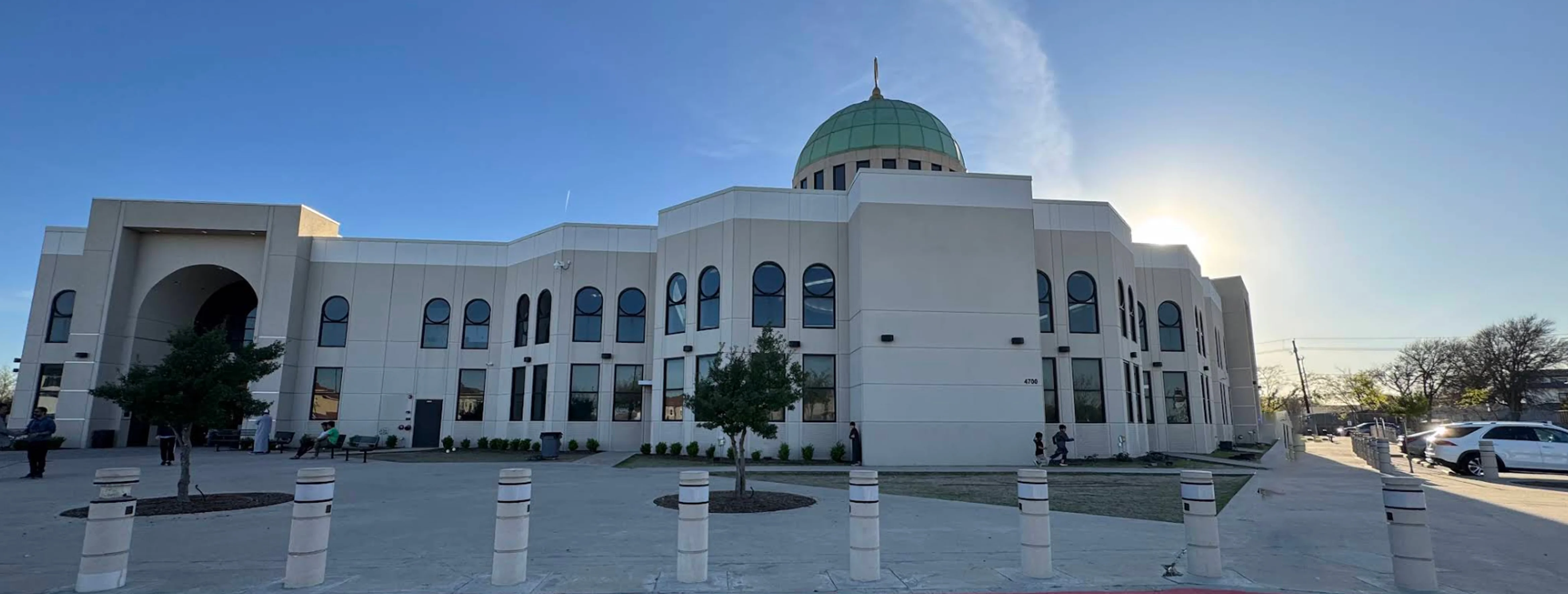 Exterior view of East Plano Islamic Center Plano building